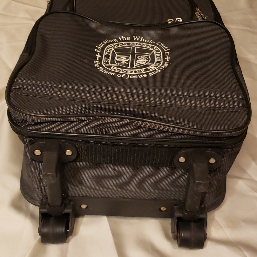 Carry On - Picture 7 of 10